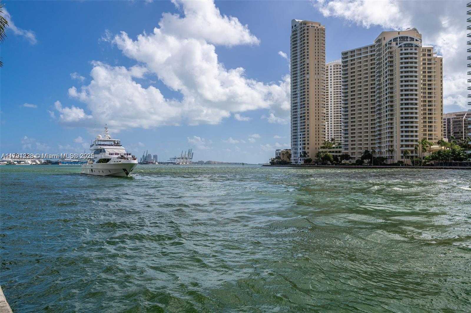 Small Image of 335 SOUTH BISCAYNE BLVD #908, Miami Number 25
