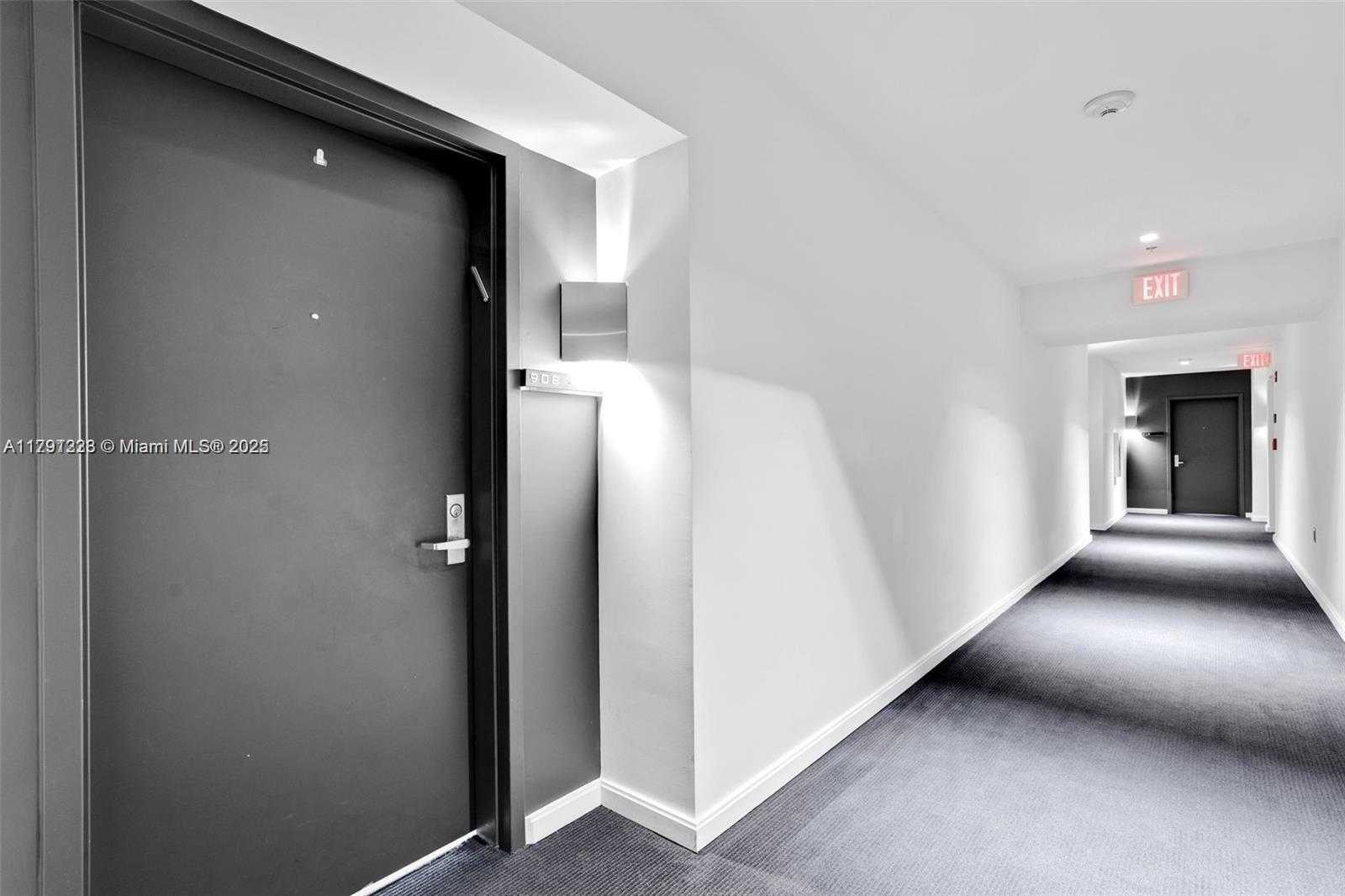 Small Image of 335 SOUTH BISCAYNE BLVD #908, Miami Number 4