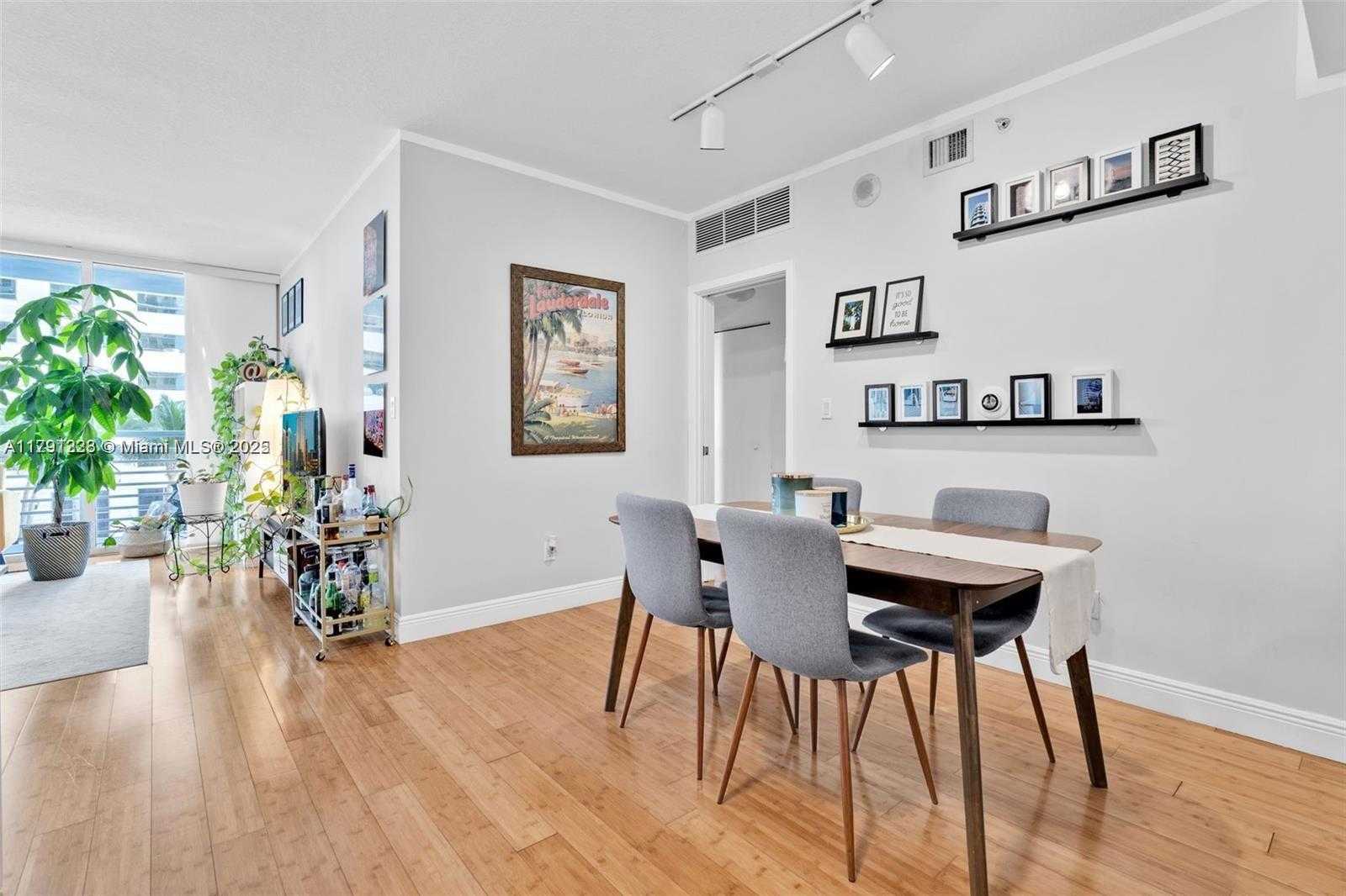 Small Image of 335 SOUTH BISCAYNE BLVD #908, Miami Number 6