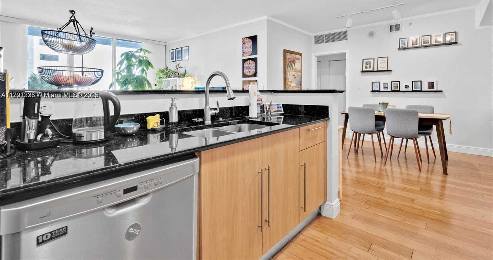 Small Image of 335 SOUTH BISCAYNE BLVD #908, Miami Number 7