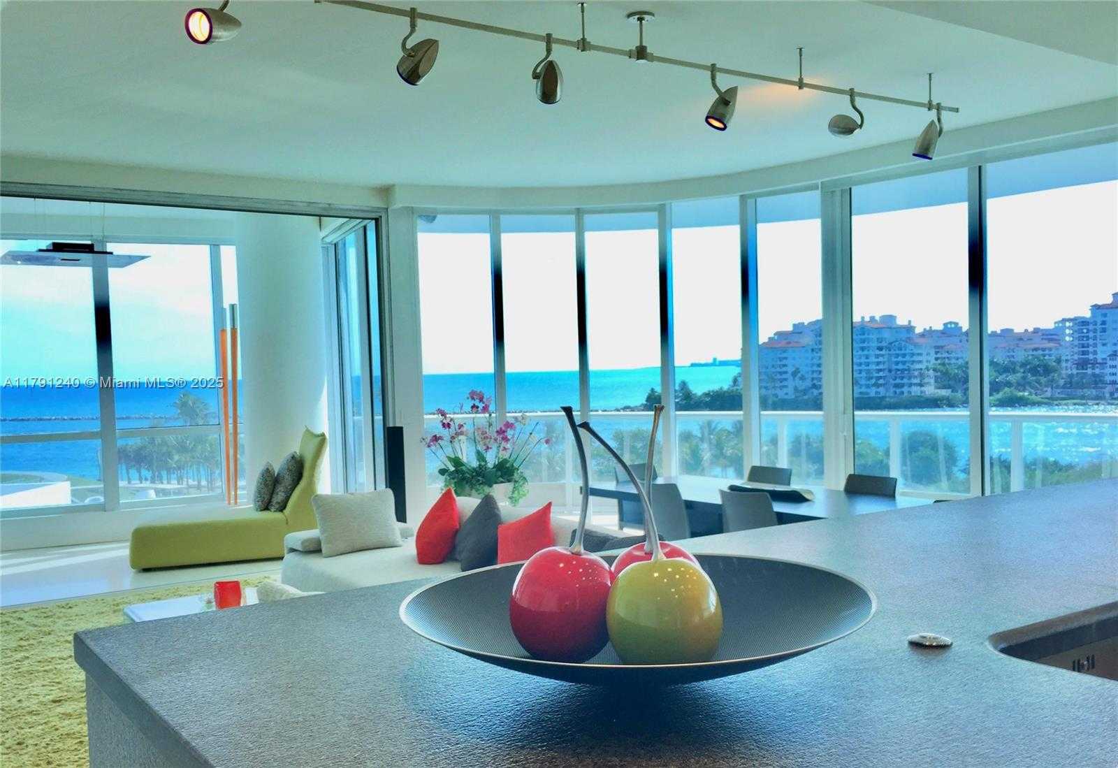 Small Image of 100 SOUTH POINTE DR #604/603, Miami Beach Number 11