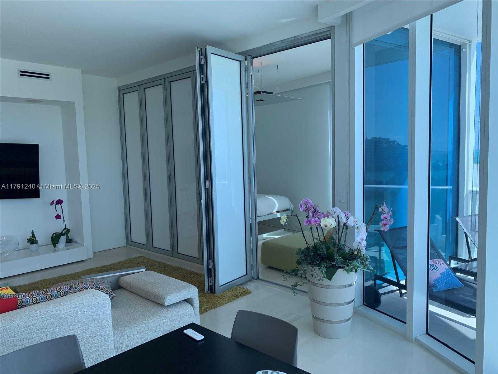 Small Image of 100 SOUTH POINTE DR #604/603, Miami Beach Number 15