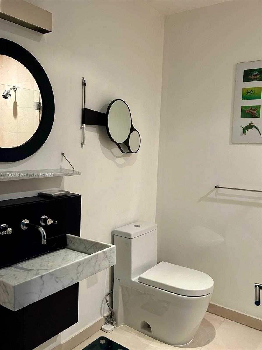 Small Image of 100 SOUTH POINTE DR #604/603, Miami Beach Number 18