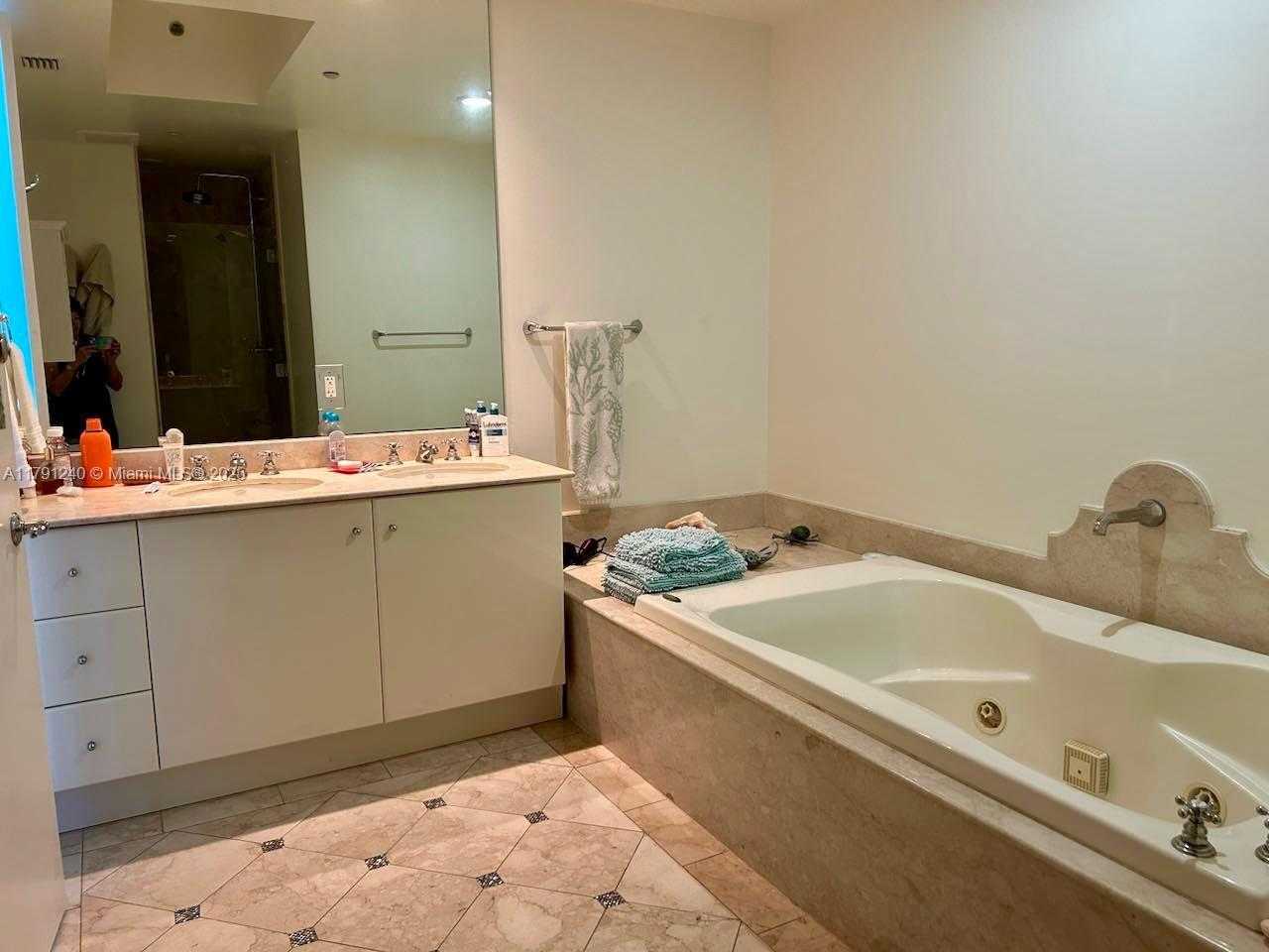 Small Image of 100 SOUTH POINTE DR #604/603, Miami Beach Number 33