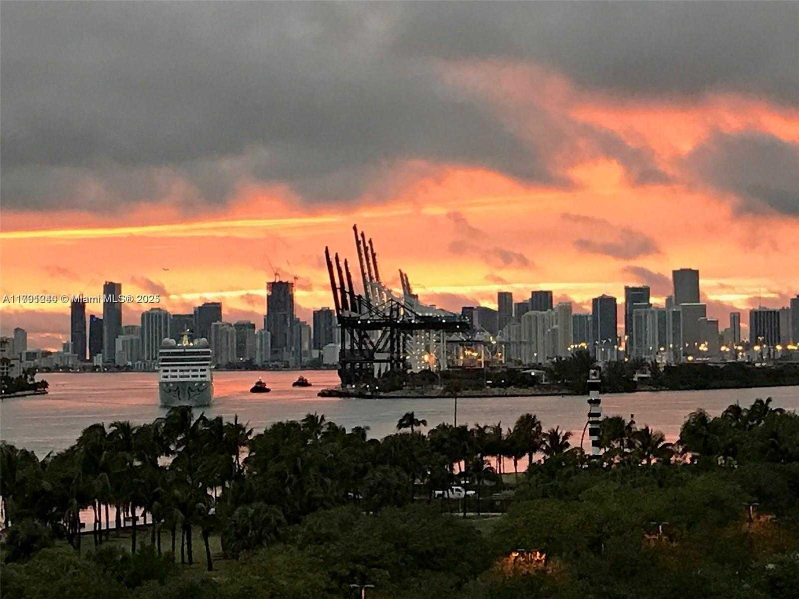 Small Image of 100 SOUTH POINTE DR #604/603, Miami Beach Number 39