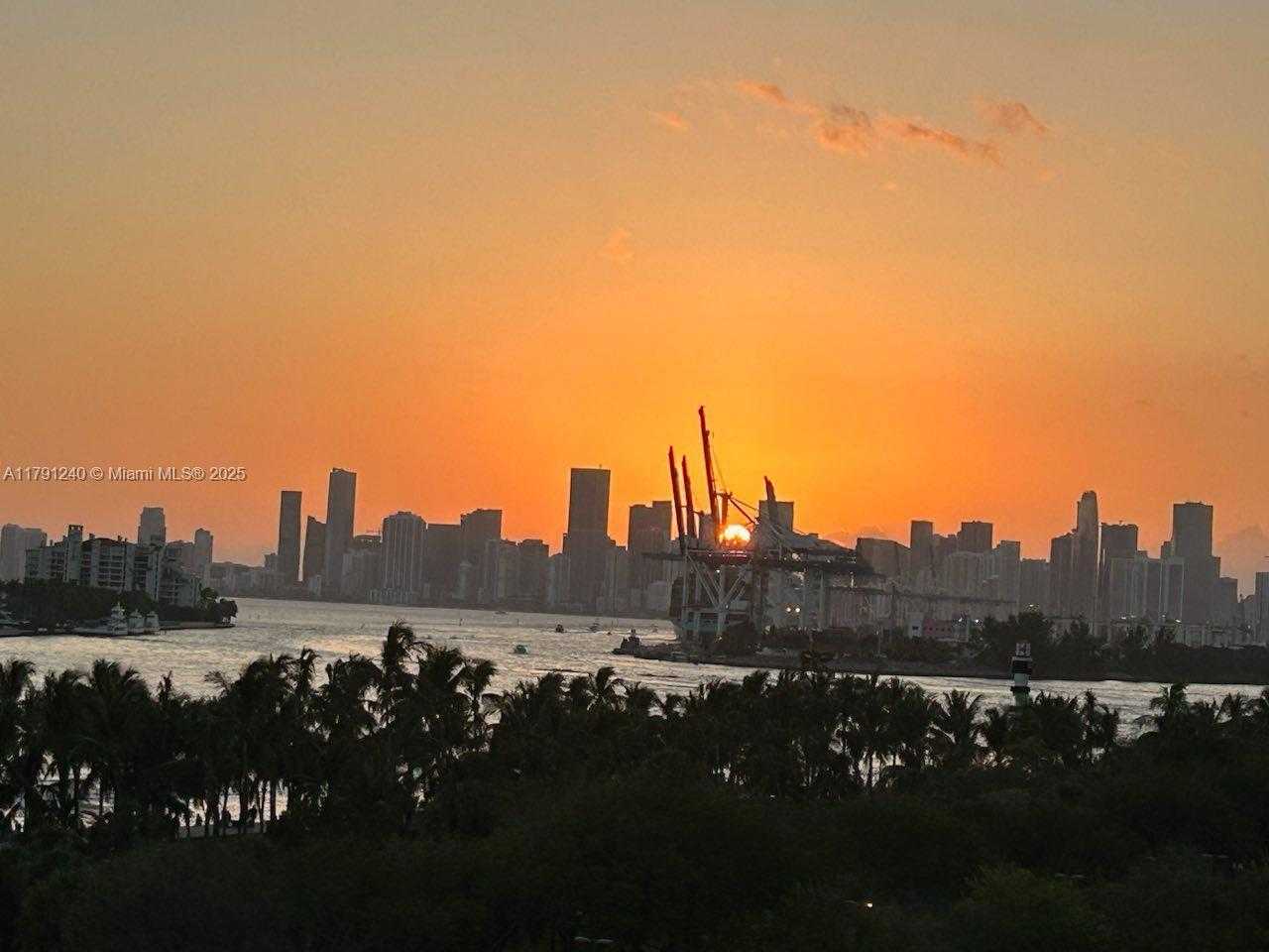 Small Image of 100 SOUTH POINTE DR #604/603, Miami Beach Number 40