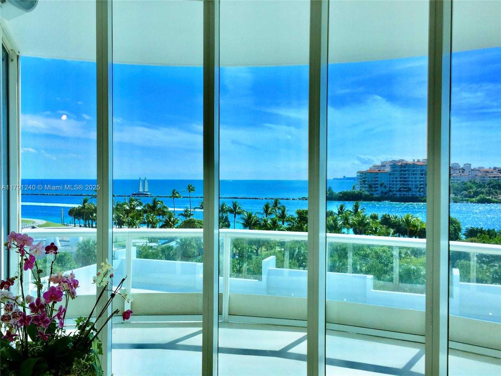Small Image of 100 SOUTH POINTE DR #604/603, Miami Beach Number 9
