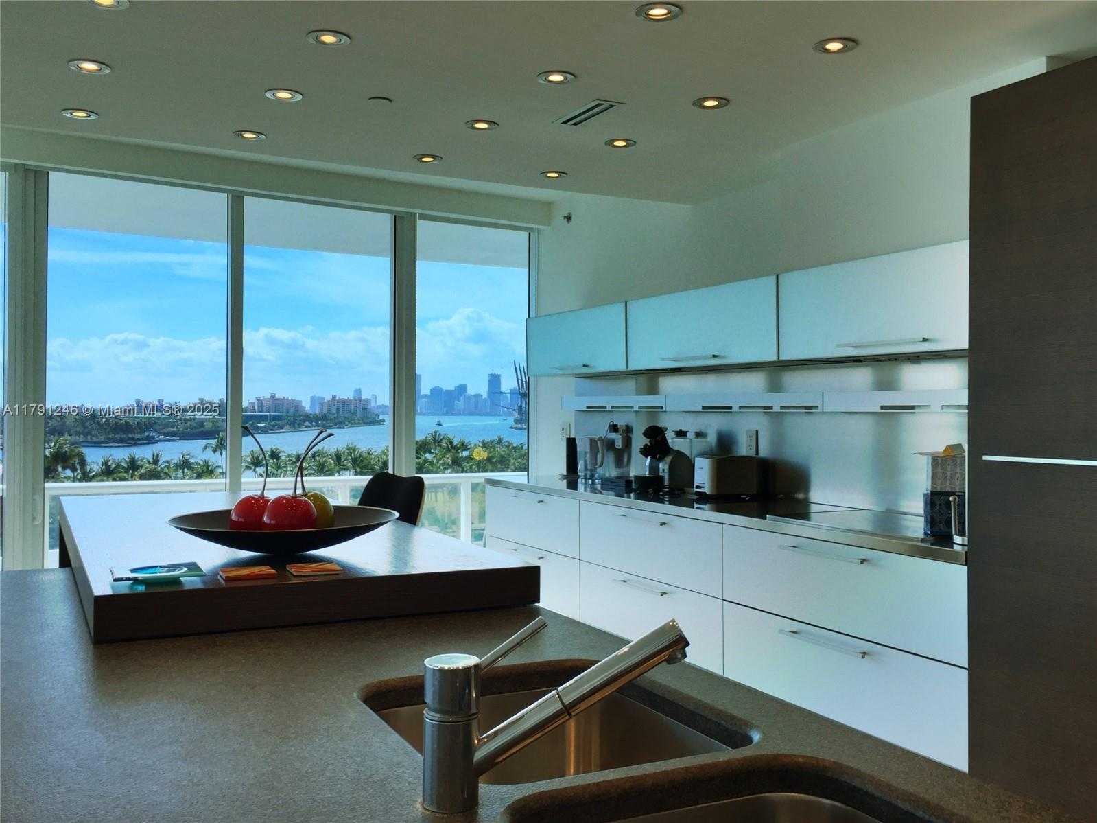 Small Image of 100 SOUTH POINTE DR #604, Miami Beach Number 10