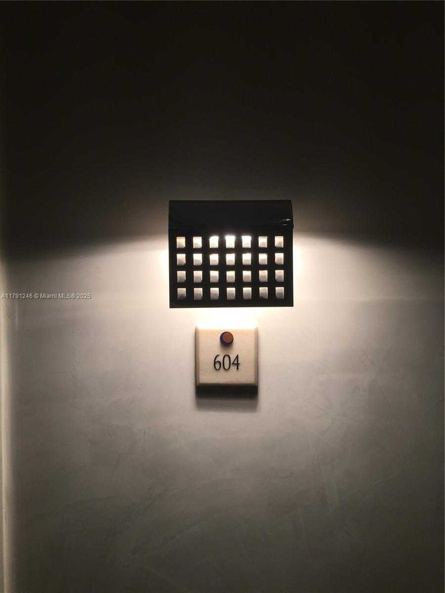 Small Image of 100 SOUTH POINTE DR #604, Miami Beach Number 15