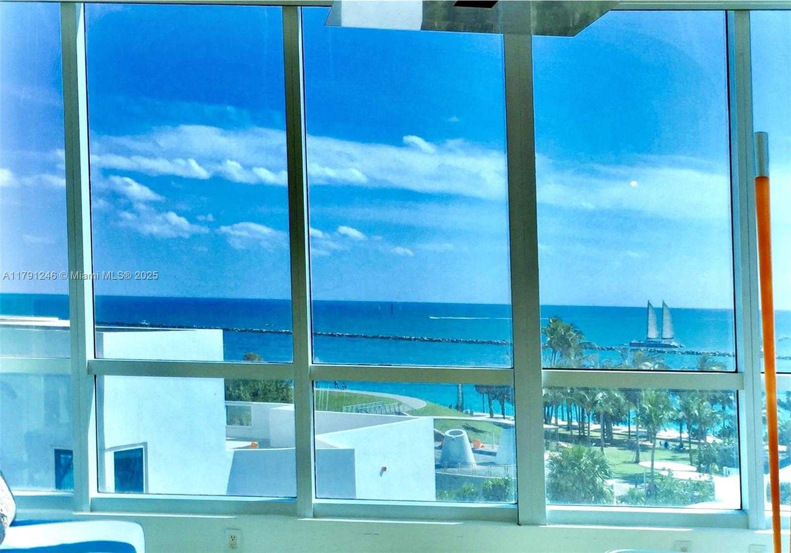 Small Image of 100 SOUTH POINTE DR #604, Miami Beach Number 18