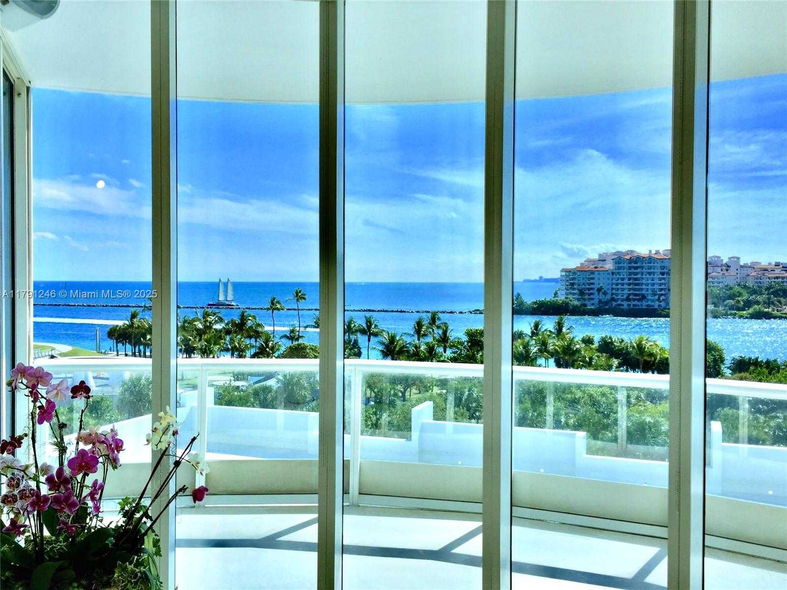 Small Image of 100 SOUTH POINTE DR #604, Miami Beach Number 20