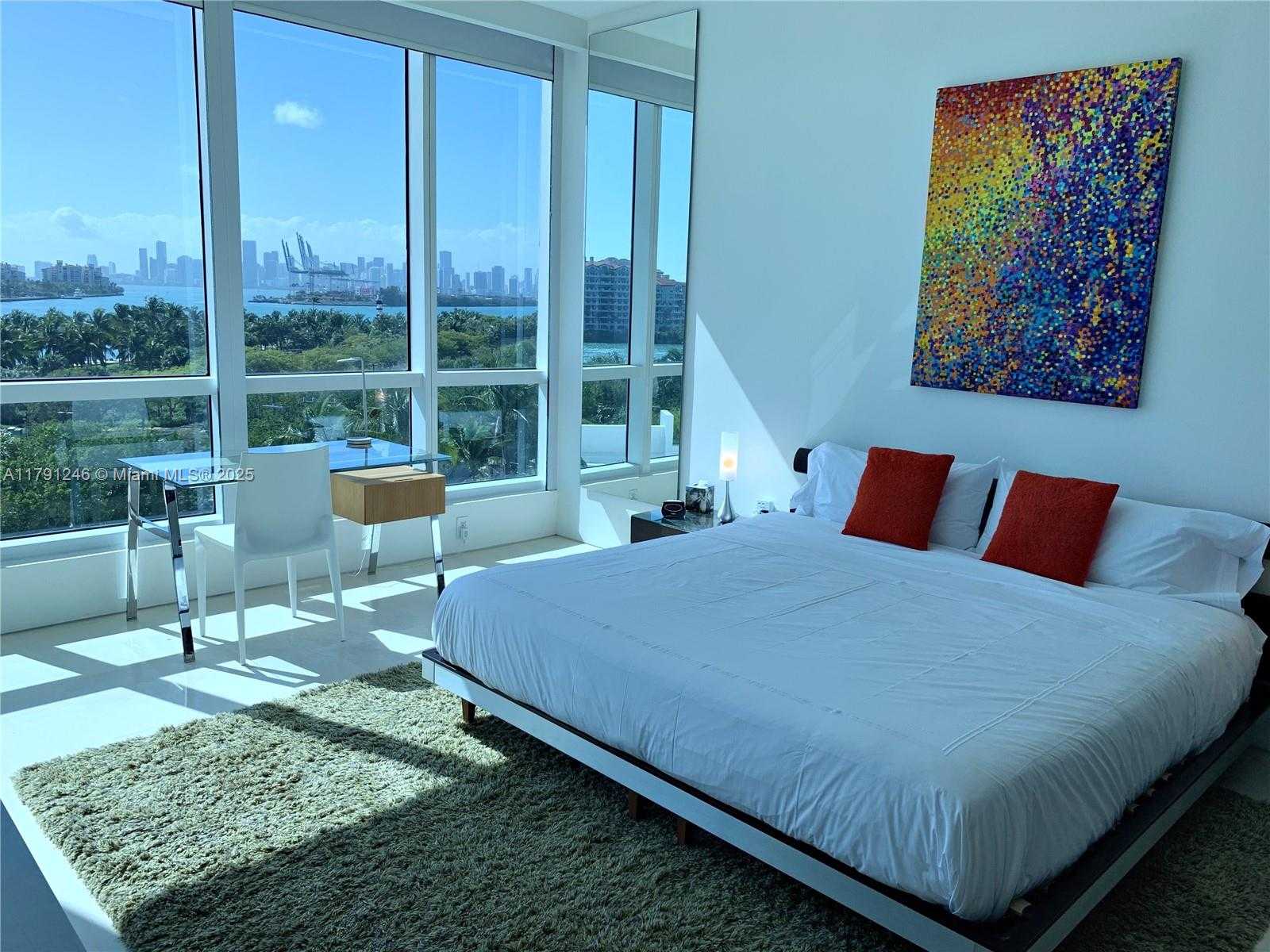 Small Image of 100 SOUTH POINTE DR #604, Miami Beach Number 24