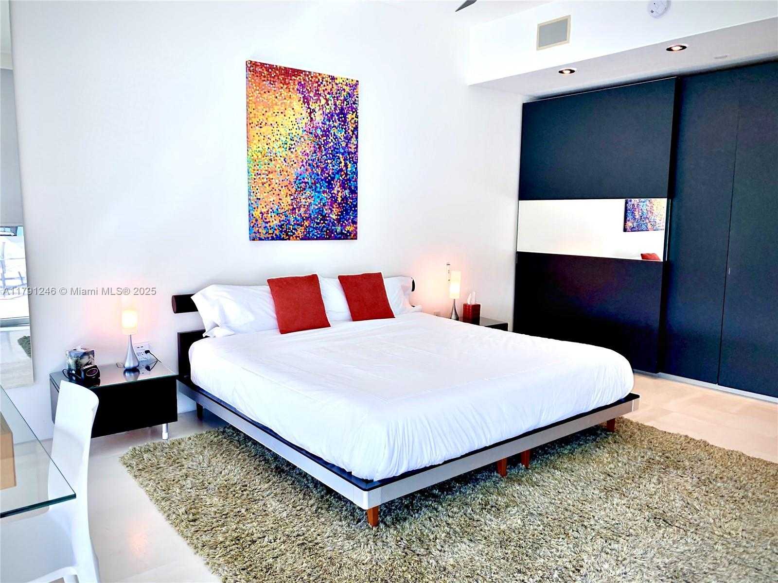 Small Image of 100 SOUTH POINTE DR #604, Miami Beach Number 25