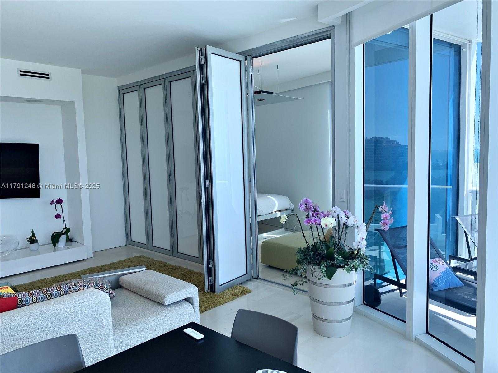Small Image of 100 SOUTH POINTE DR #604, Miami Beach Number 28