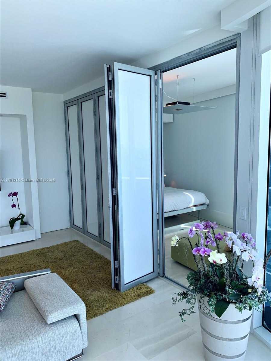 Small Image of 100 SOUTH POINTE DR #604, Miami Beach Number 29