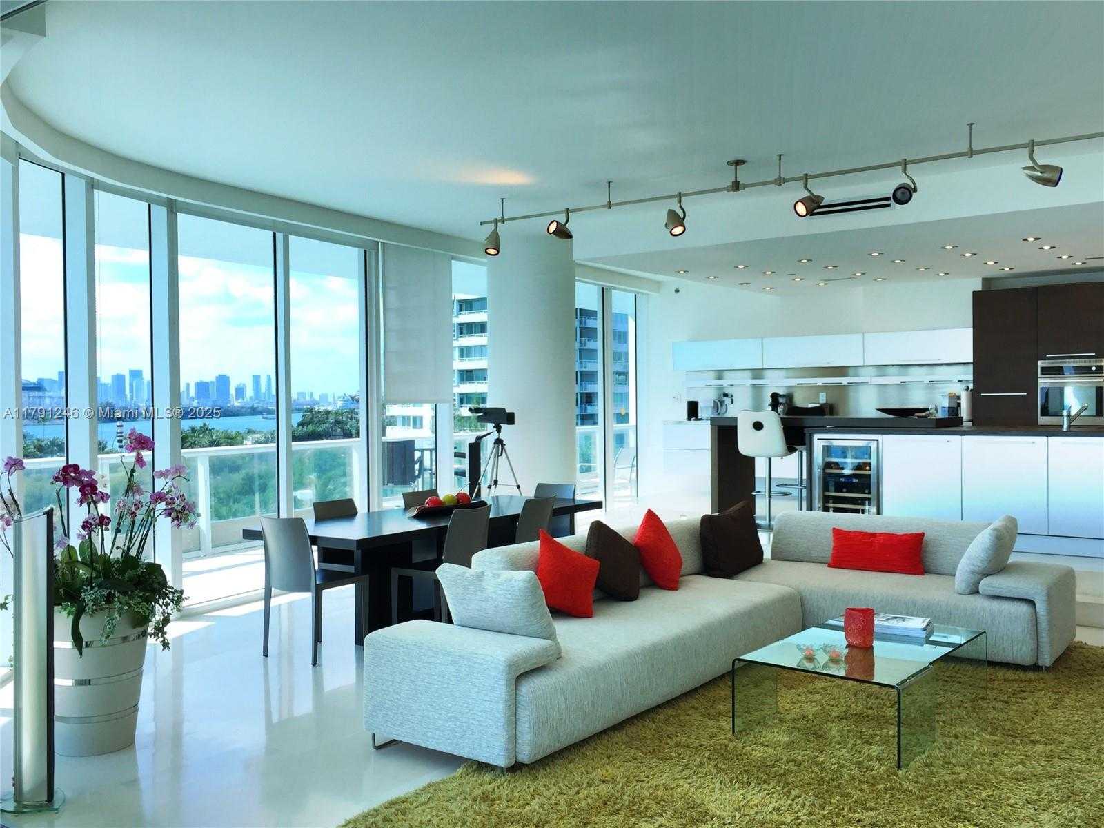 Small Image of 100 SOUTH POINTE DR #604, Miami Beach Number 3