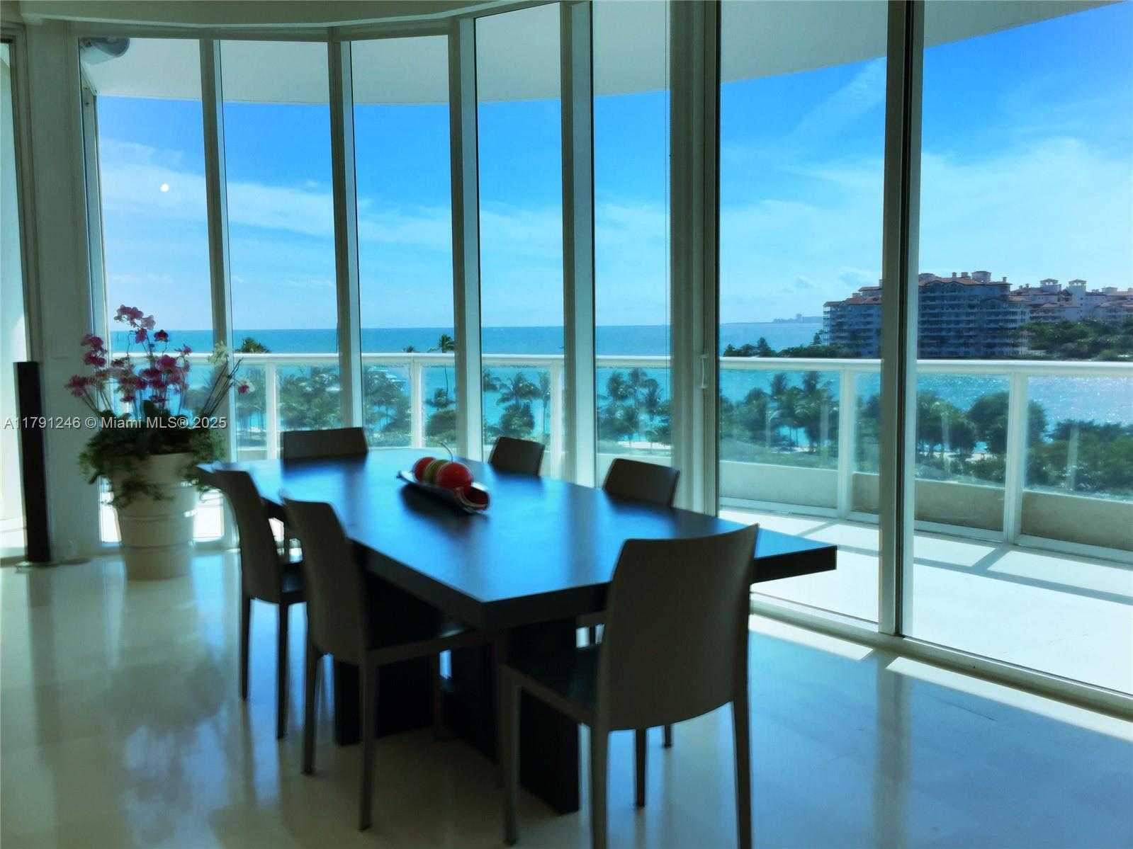 Small Image of 100 SOUTH POINTE DR #604, Miami Beach Number 7