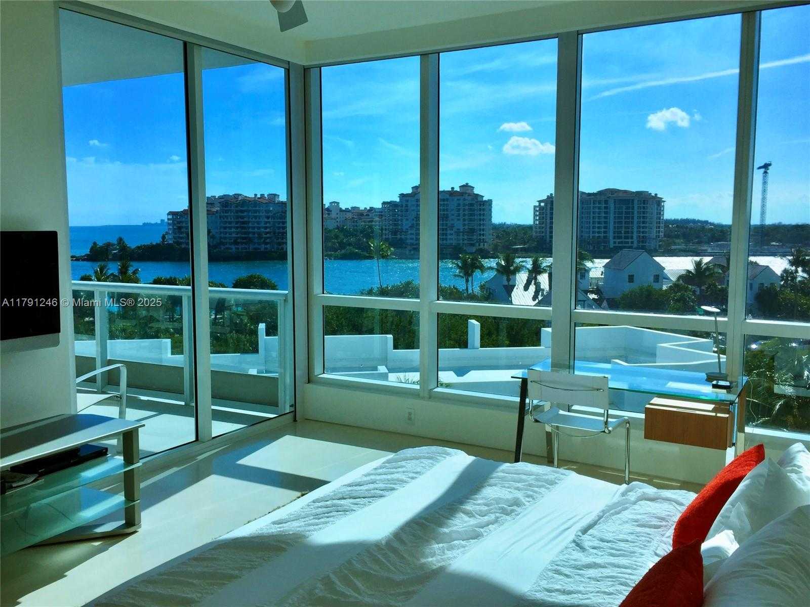 Small Image of 100 SOUTH POINTE DR #604, Miami Beach Number 9