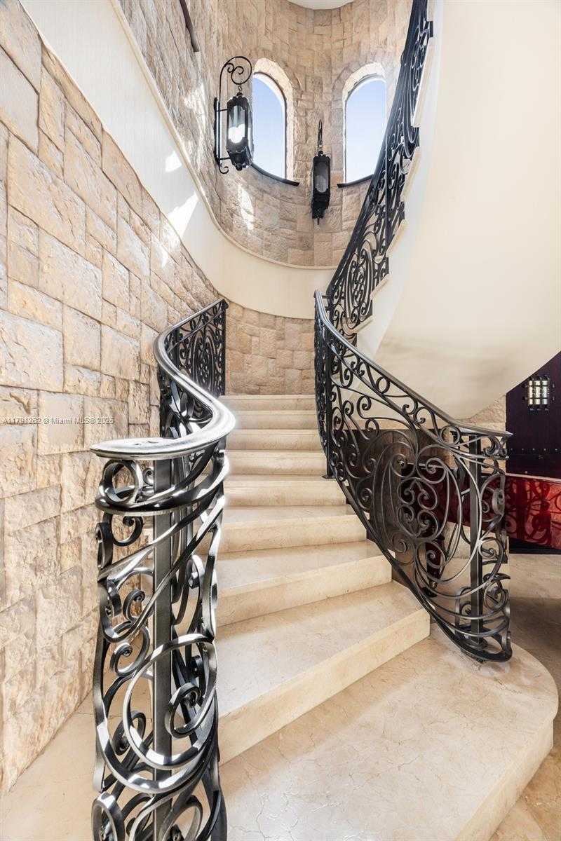 Small Image of 6016 LEONARDO ST, Coral Gables Number 16