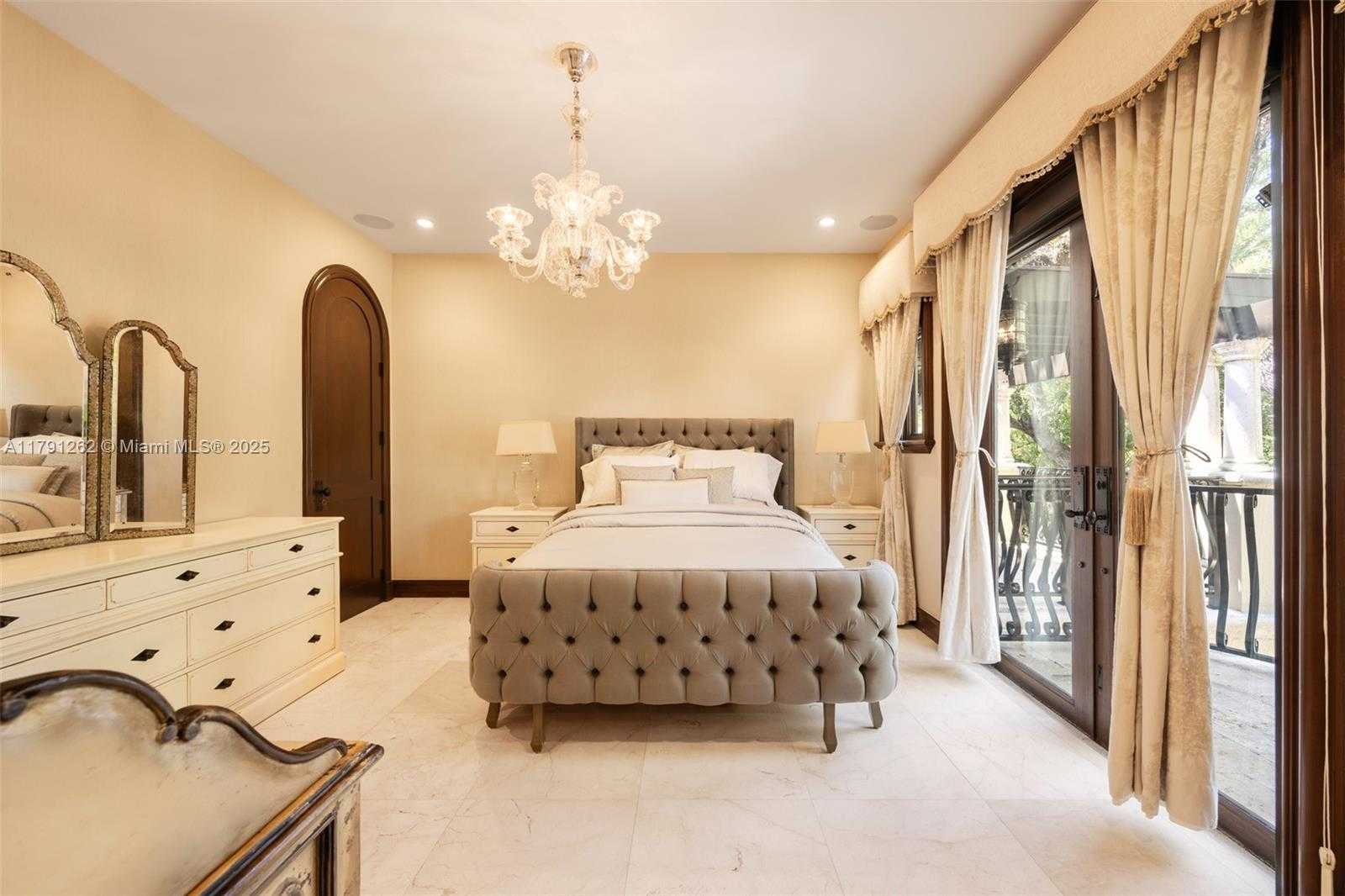 Small Image of 6016 LEONARDO ST, Coral Gables Number 21