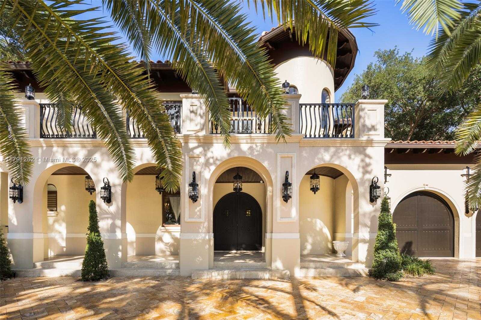 Small Image of 6016 LEONARDO ST, Coral Gables Number 3