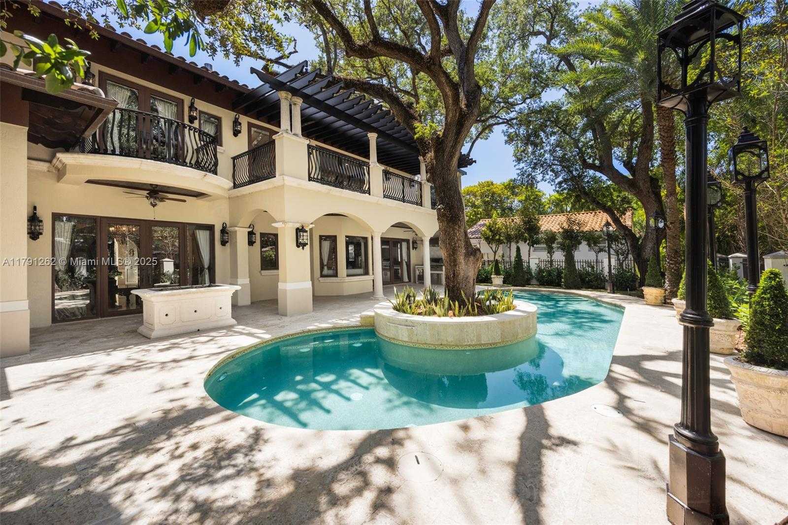 Small Image of 6016 LEONARDO ST, Coral Gables Number 37