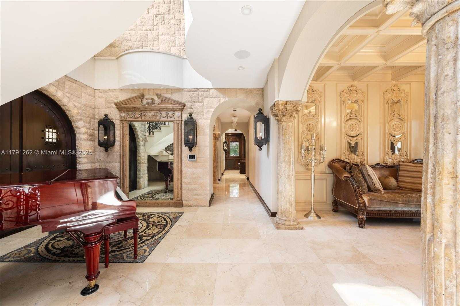 Small Image of 6016 LEONARDO ST, Coral Gables Number 4