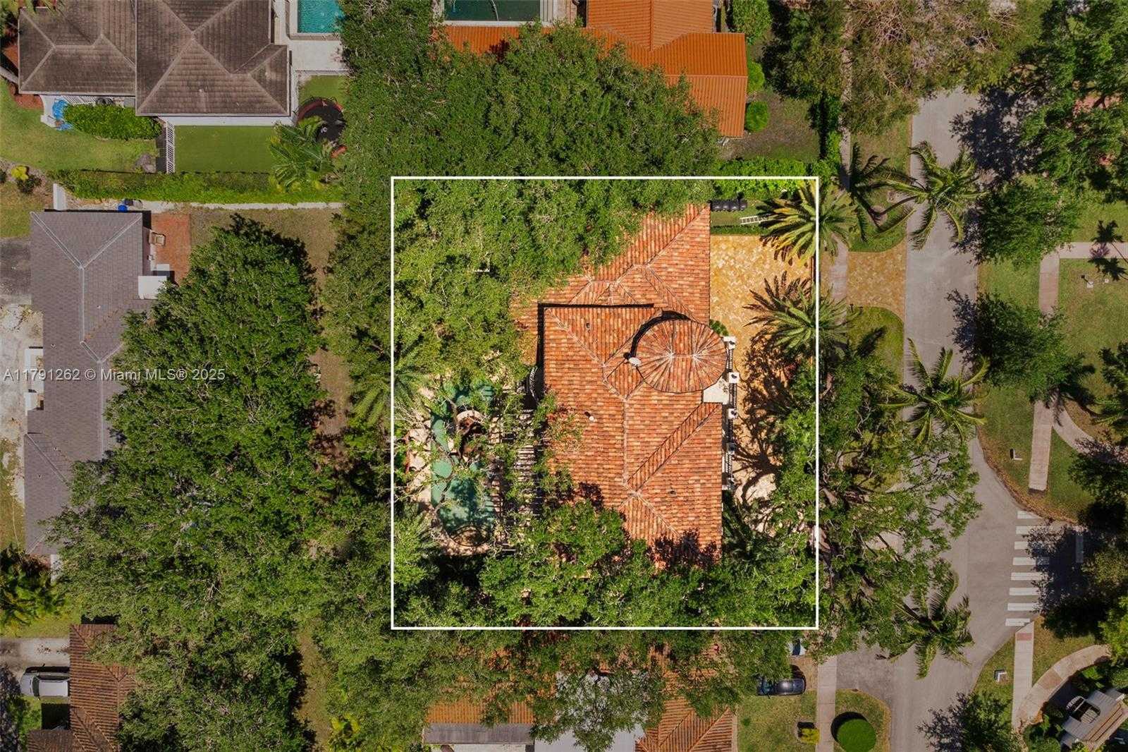 Small Image of 6016 LEONARDO ST, Coral Gables Number 43