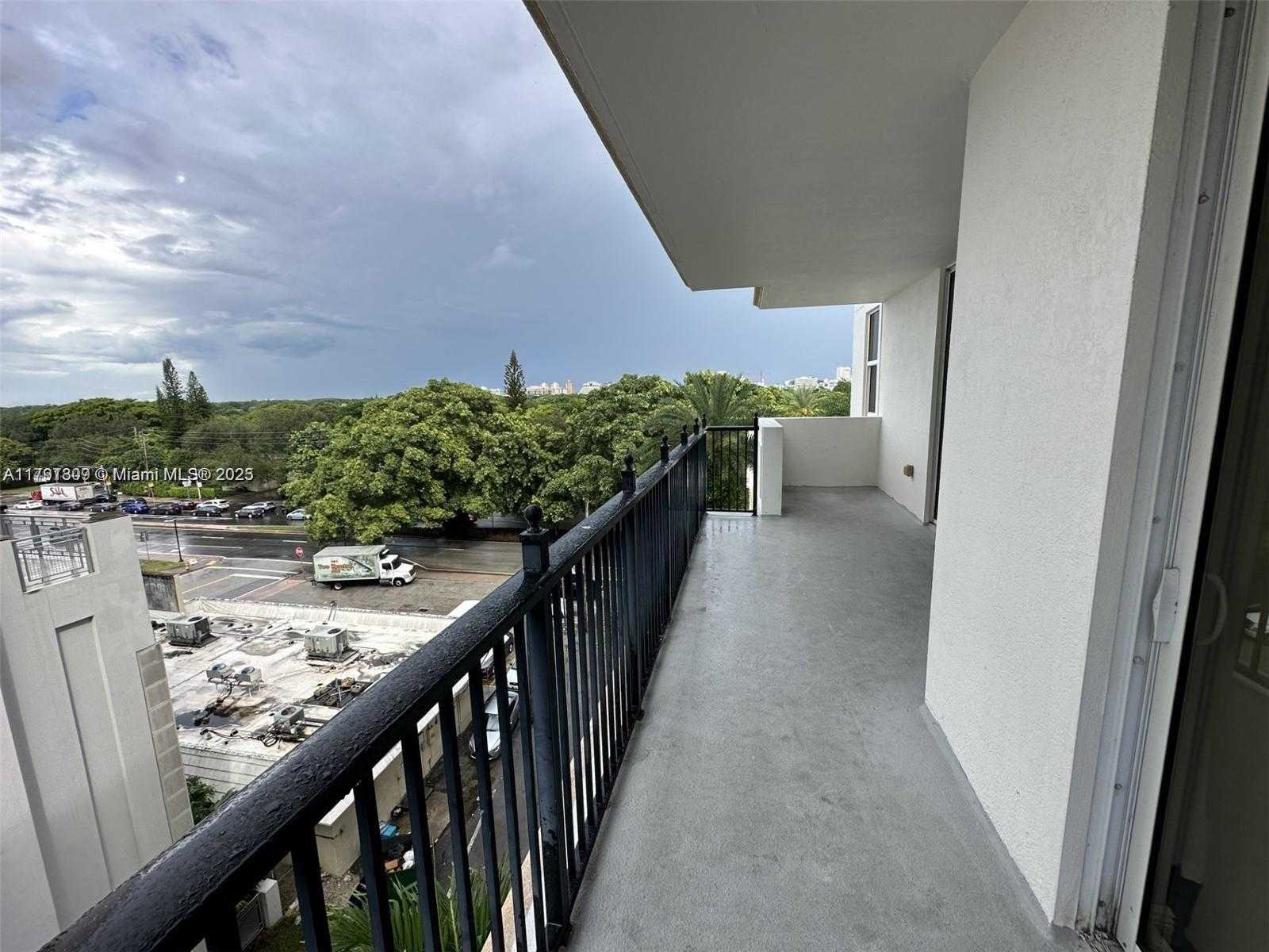 Small Image of 4100 SALZEDO ST #604, Coral Gables Number 11