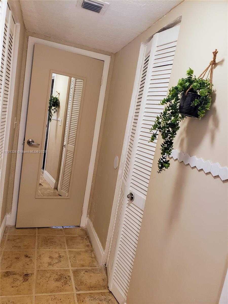 Small Image of 3101 NORTH COUNTRY CLUB DR #101, Aventura Number 11