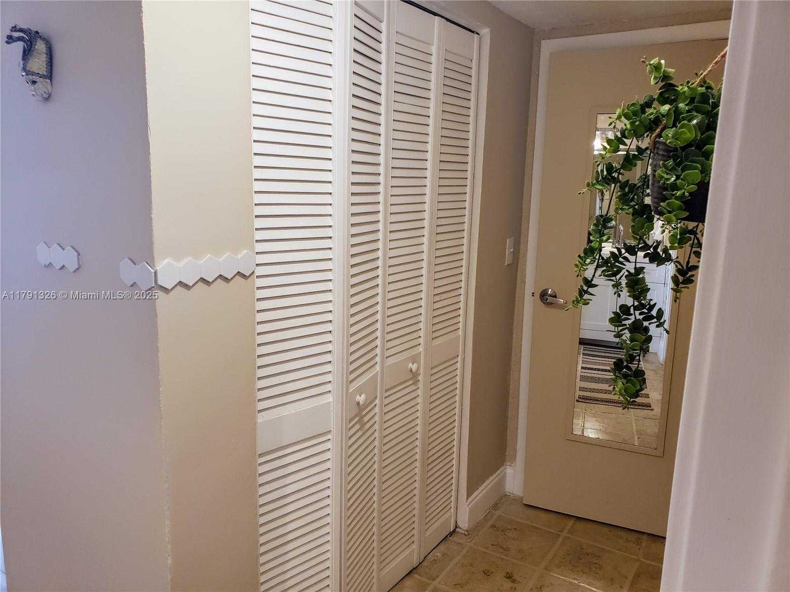 Small Image of 3101 NORTH COUNTRY CLUB DR #101, Aventura Number 12