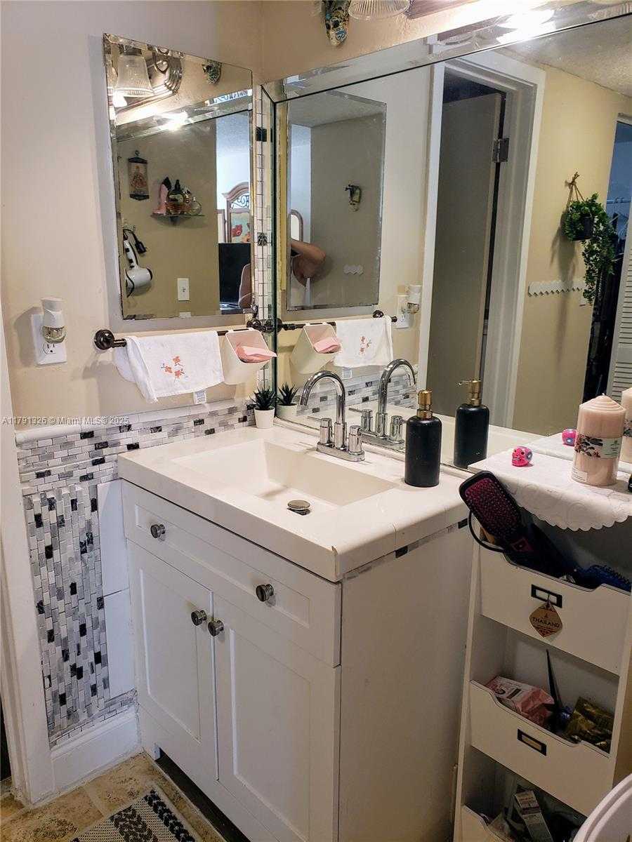 Small Image of 3101 NORTH COUNTRY CLUB DR #101, Aventura Number 13