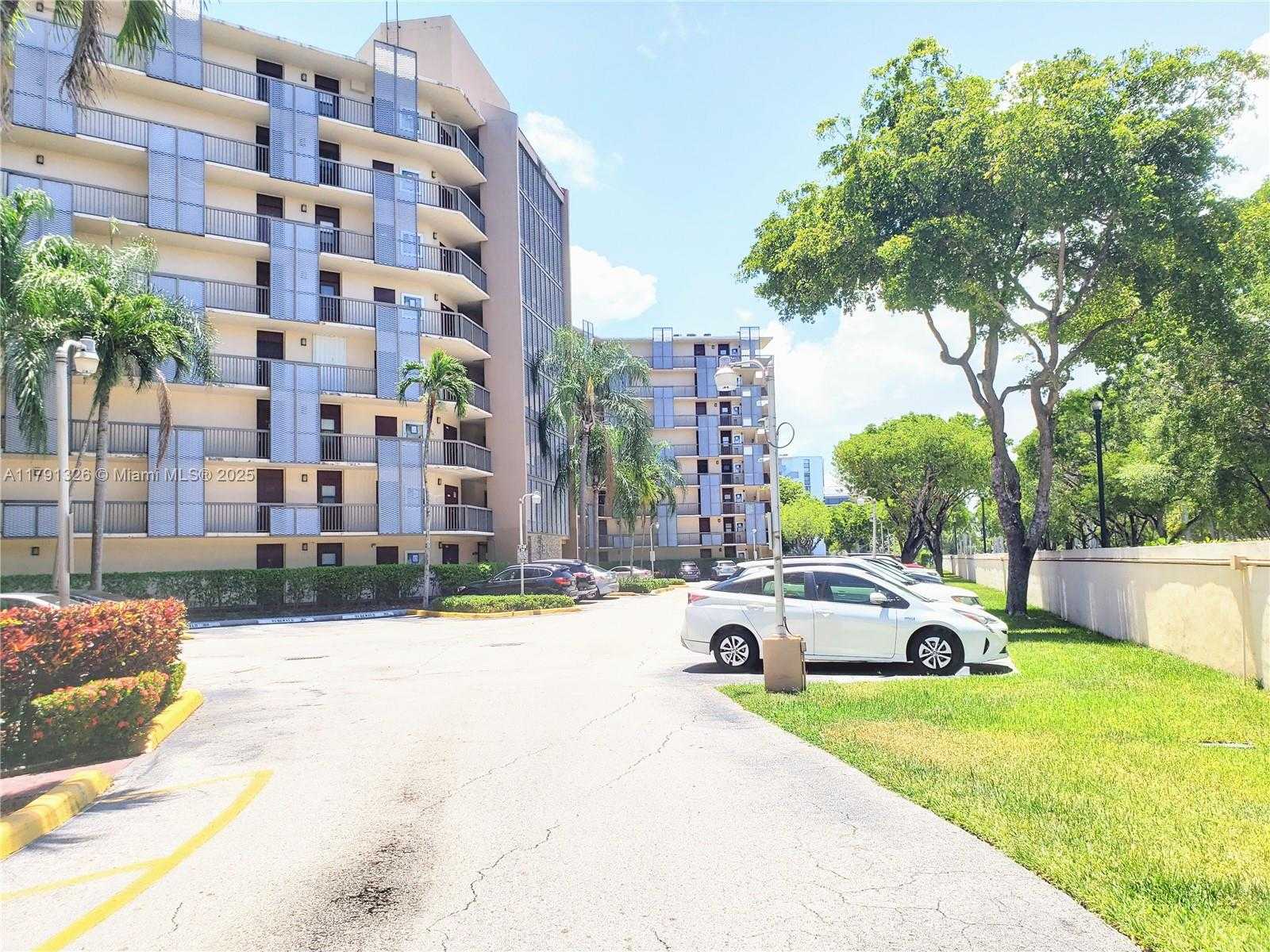 Small Image of 3101 NORTH COUNTRY CLUB DR #101, Aventura Number 31