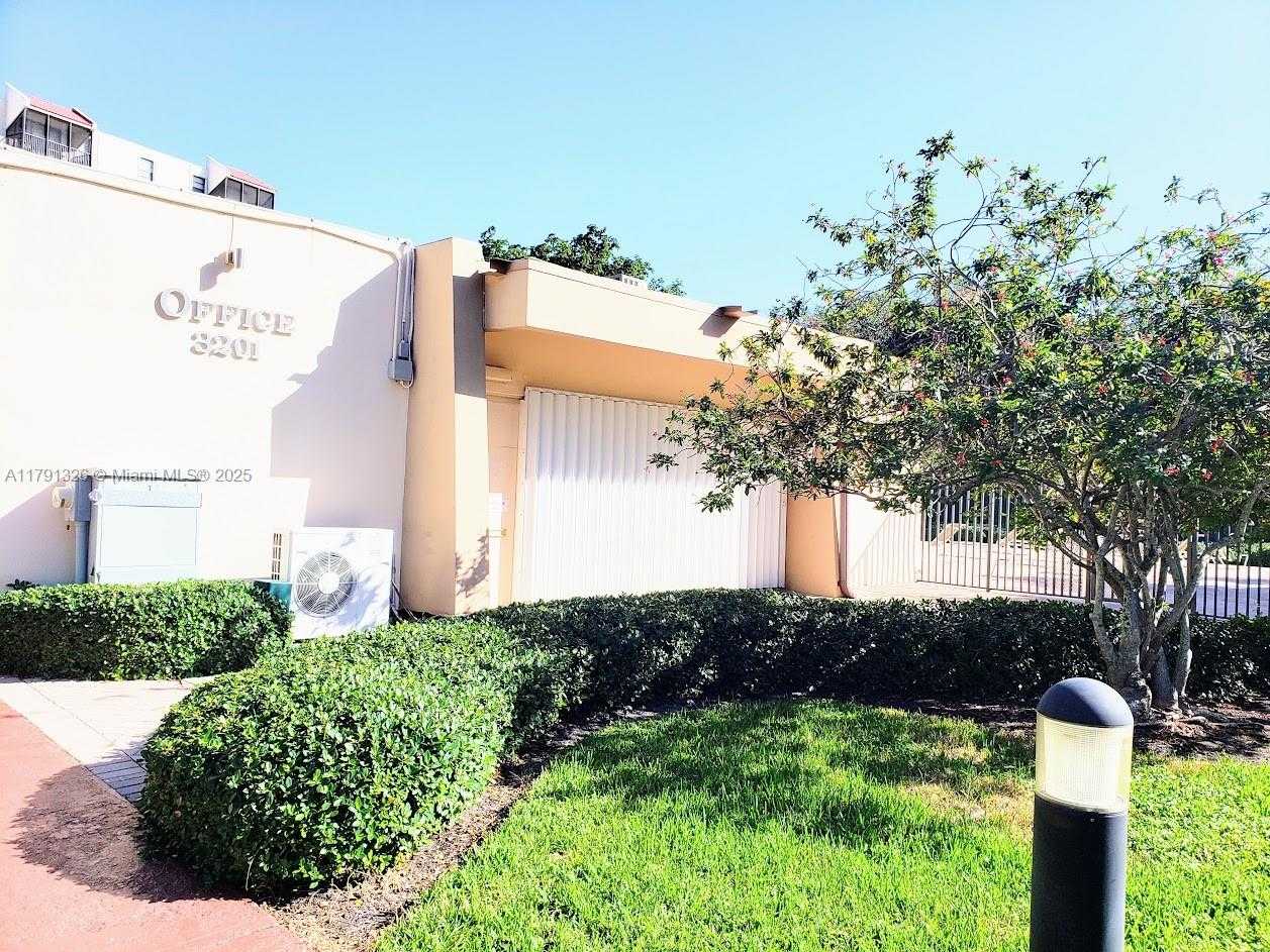 Small Image of 3101 NORTH COUNTRY CLUB DR #101, Aventura Number 36