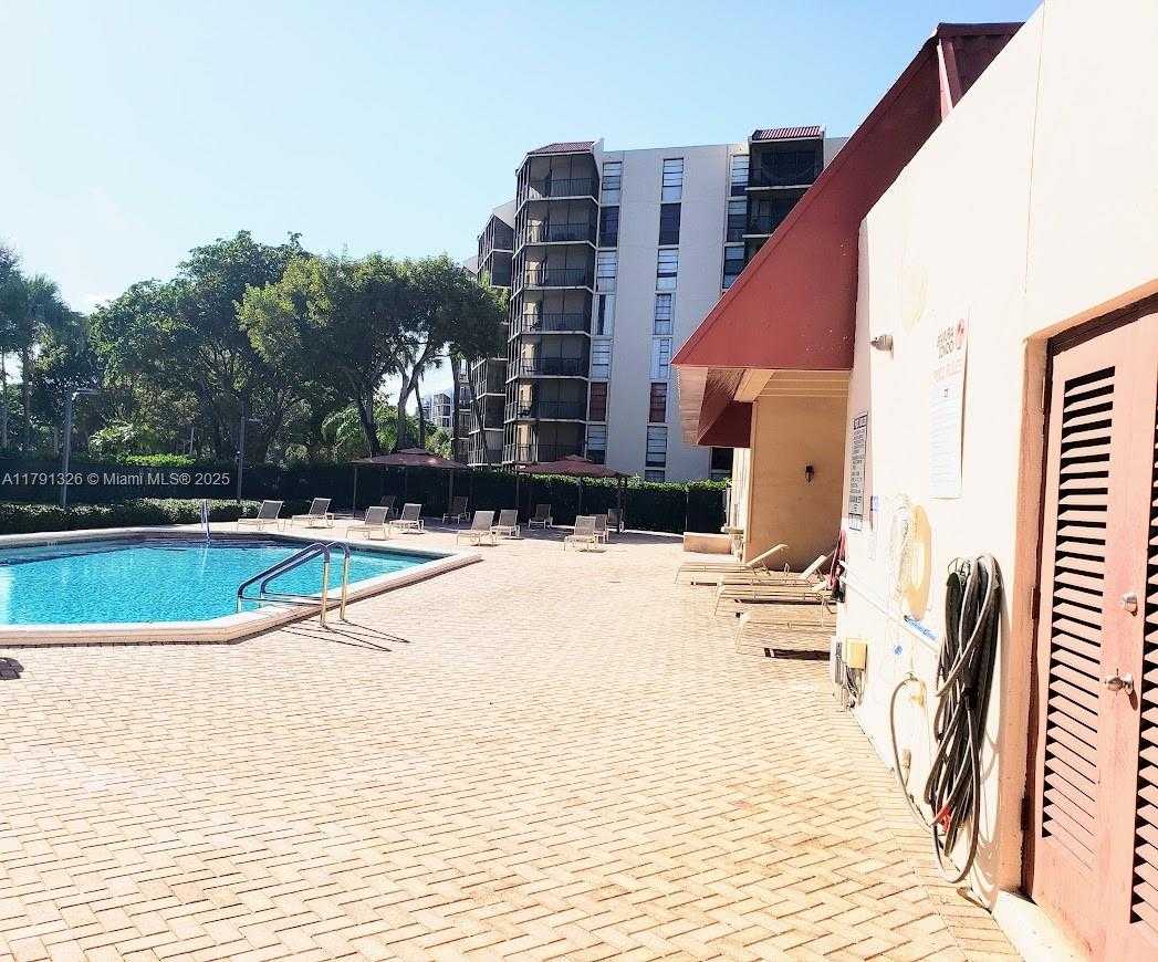 Small Image of 3101 NORTH COUNTRY CLUB DR #101, Aventura Number 43