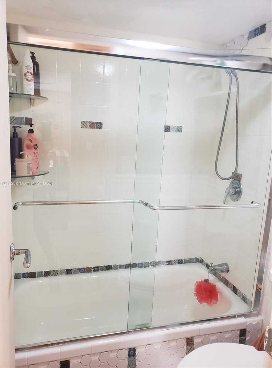 Small Image of 3101 NORTH COUNTRY CLUB DR #101, Aventura Number 6