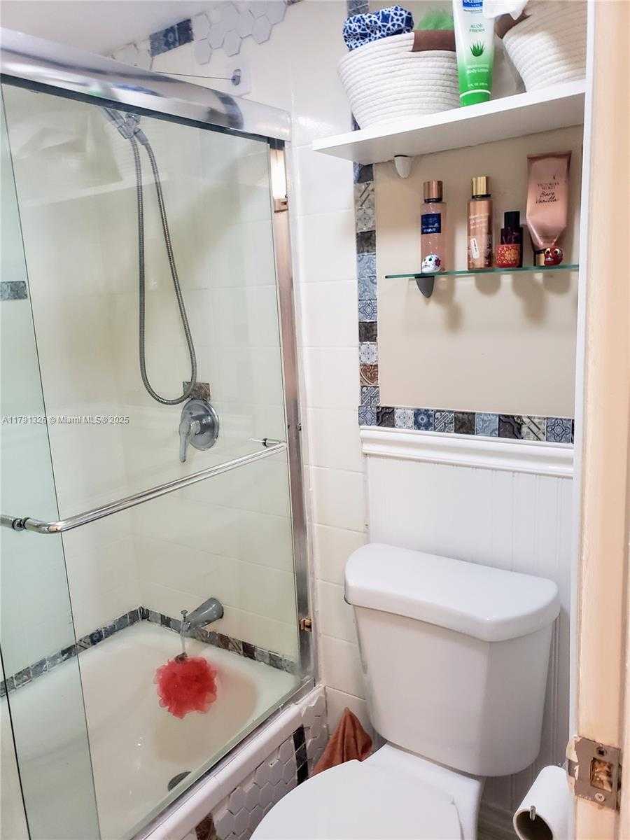 Small Image of 3101 NORTH COUNTRY CLUB DR #101, Aventura Number 7