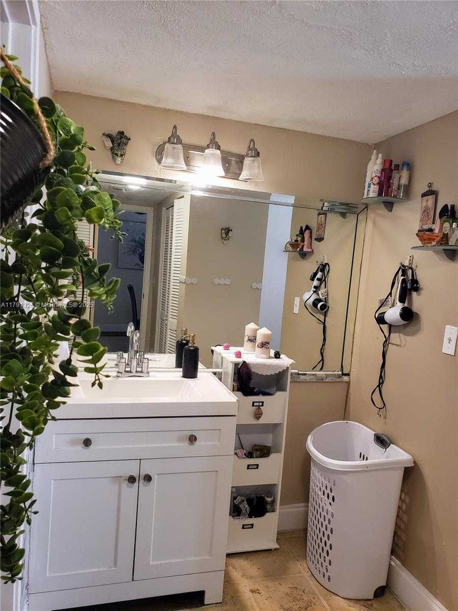 Small Image of 3101 NORTH COUNTRY CLUB DR #101, Aventura Number 8