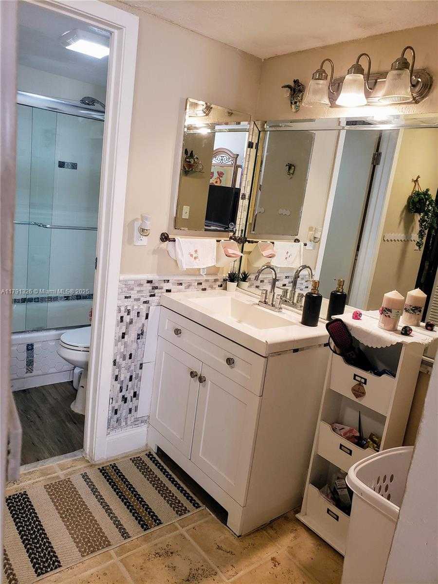 Small Image of 3101 NORTH COUNTRY CLUB DR #101, Aventura Number 9
