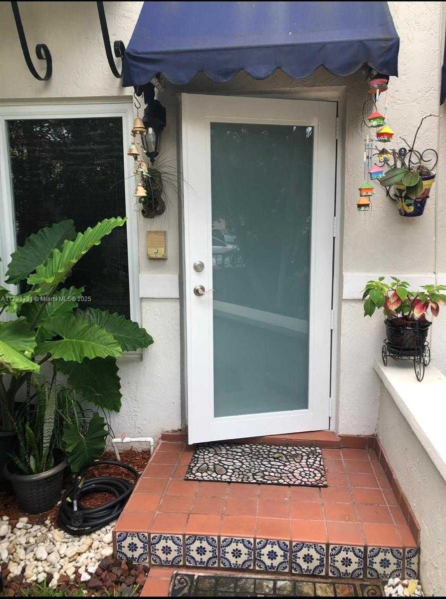 Small Image of 248 MAJORCA AVE #248, Coral Gables Number 1