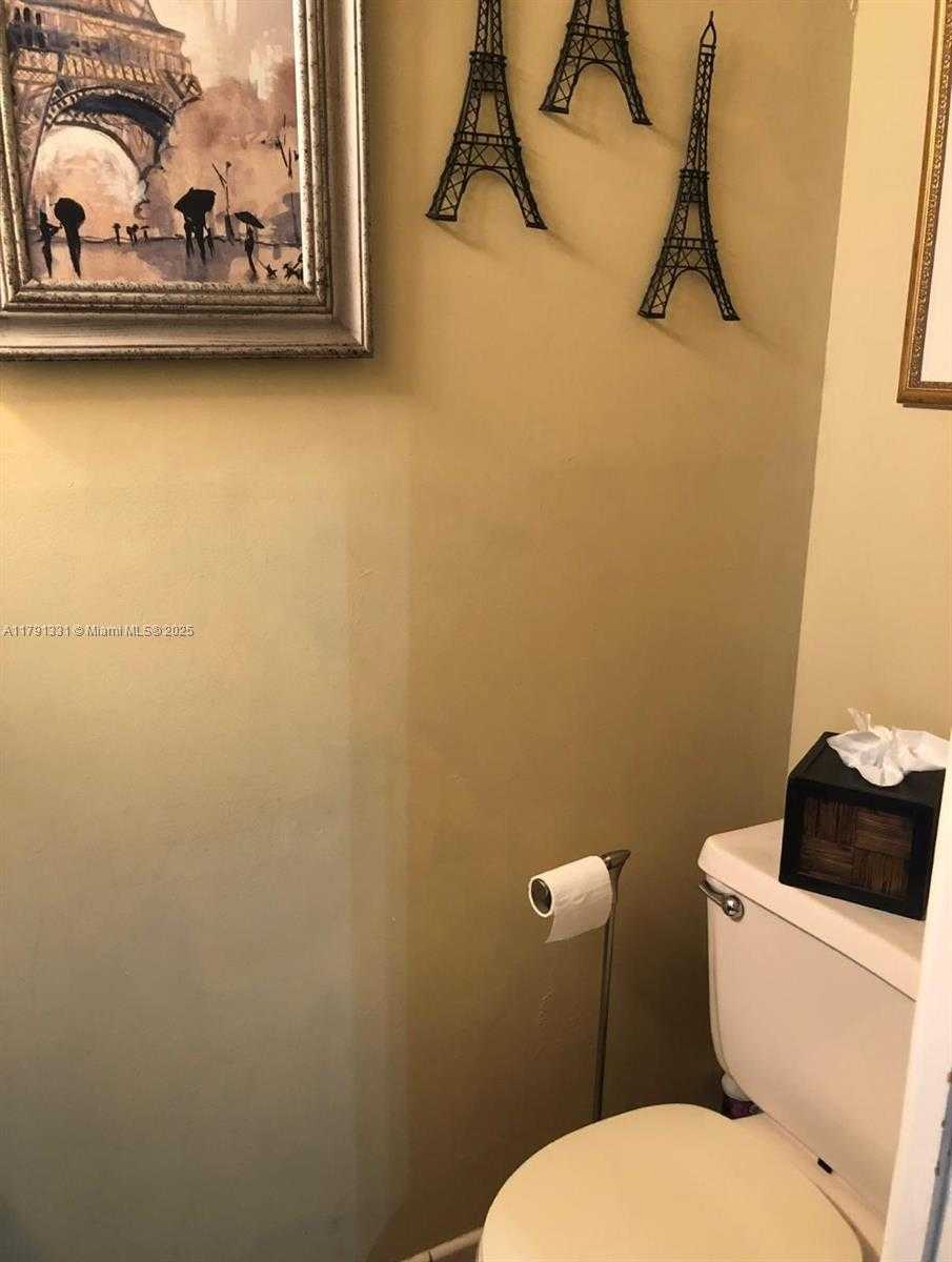 Small Image of 248 MAJORCA AVE #248, Coral Gables Number 17