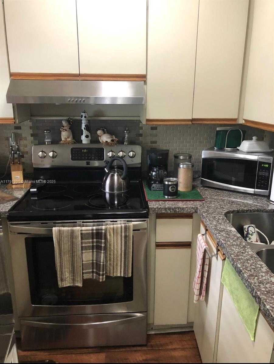 Small Image of 248 MAJORCA AVE #248, Coral Gables Number 20