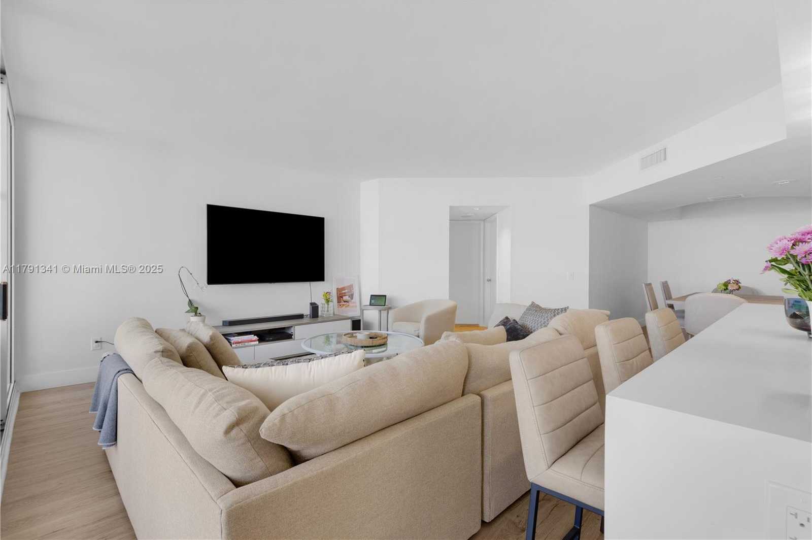 Small Image of 21055 YACHT CLUB DR #2203, Aventura Number 10