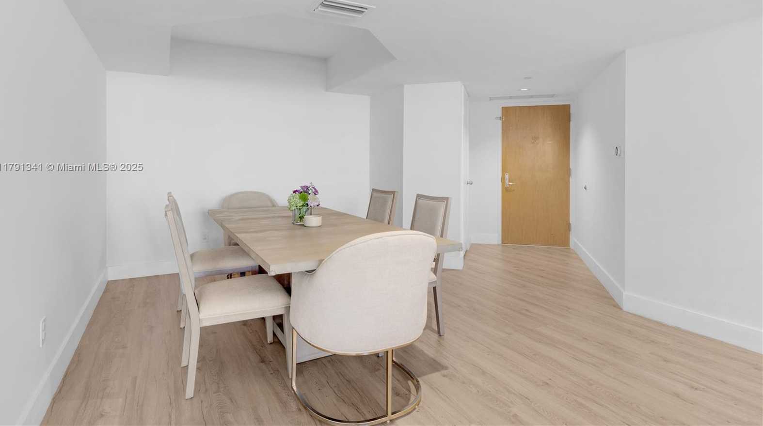 Small Image of 21055 YACHT CLUB DR #2203, Aventura Number 13