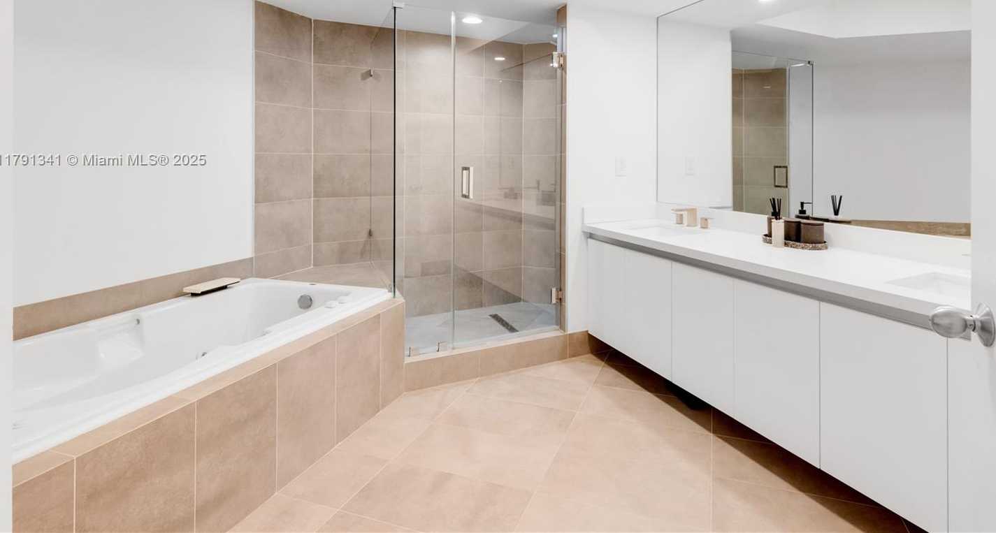 Small Image of 21055 YACHT CLUB DR #2203, Aventura Number 17