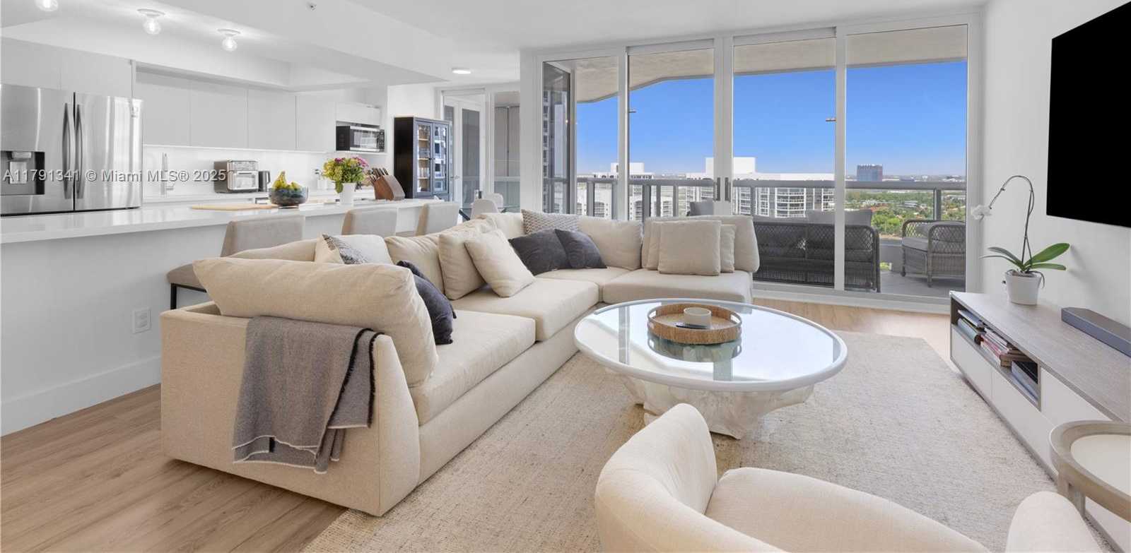 Small Image of 21055 YACHT CLUB DR #2203, Aventura Number 2