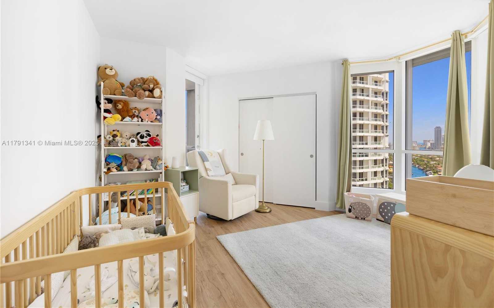 Small Image of 21055 YACHT CLUB DR #2203, Aventura Number 20