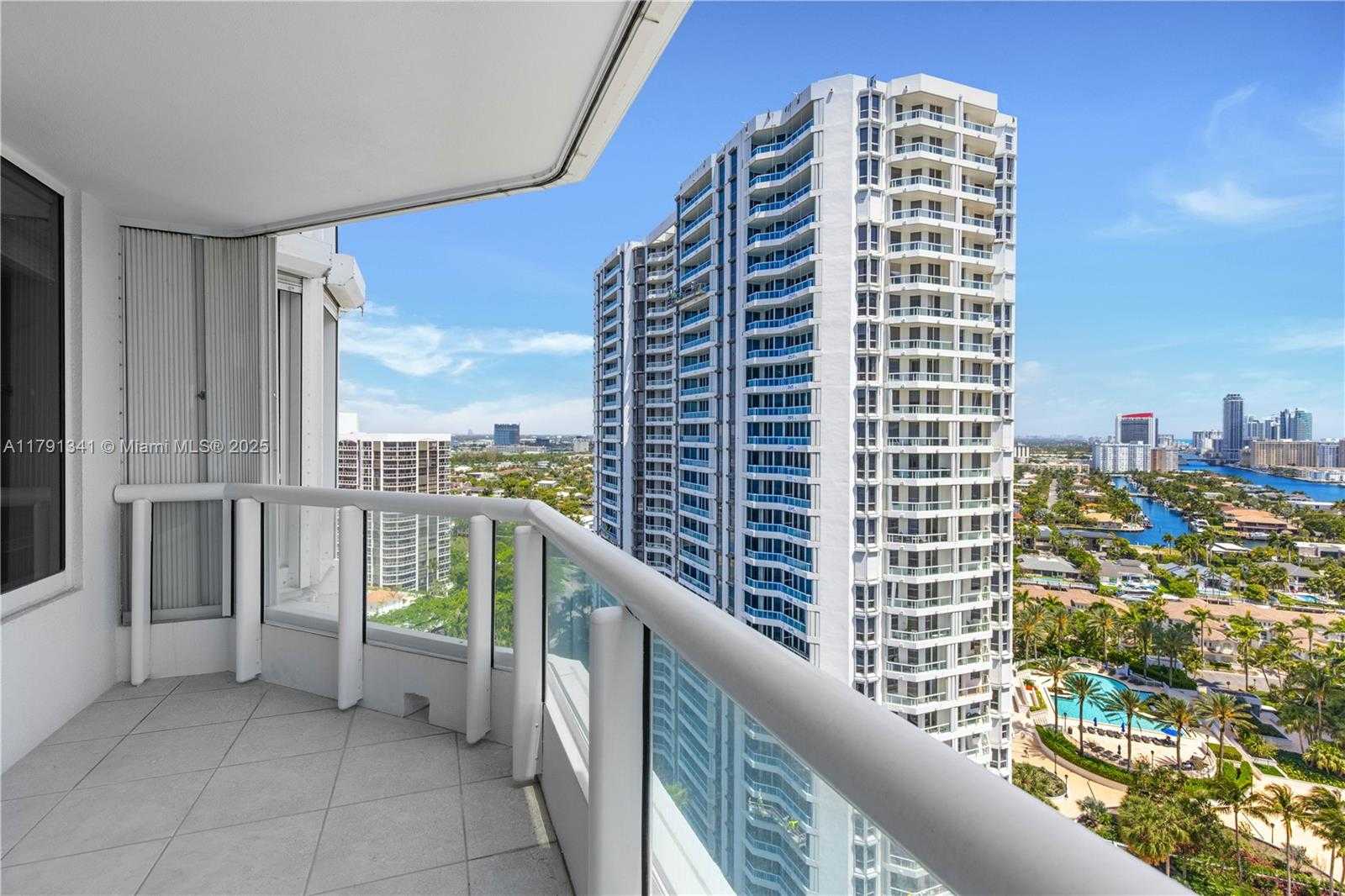 Small Image of 21055 YACHT CLUB DR #2203, Aventura Number 24