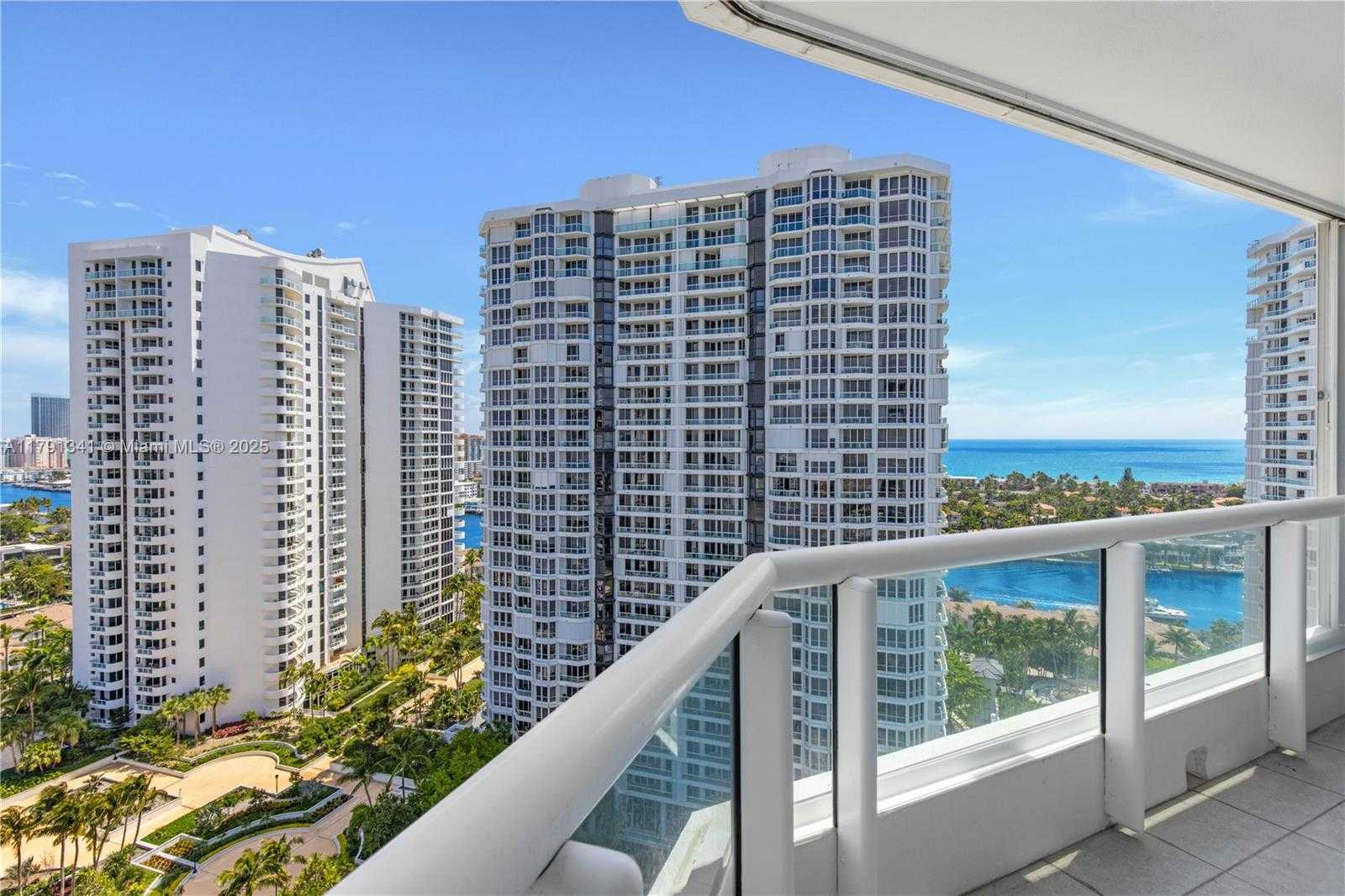 Small Image of 21055 YACHT CLUB DR #2203, Aventura Number 25