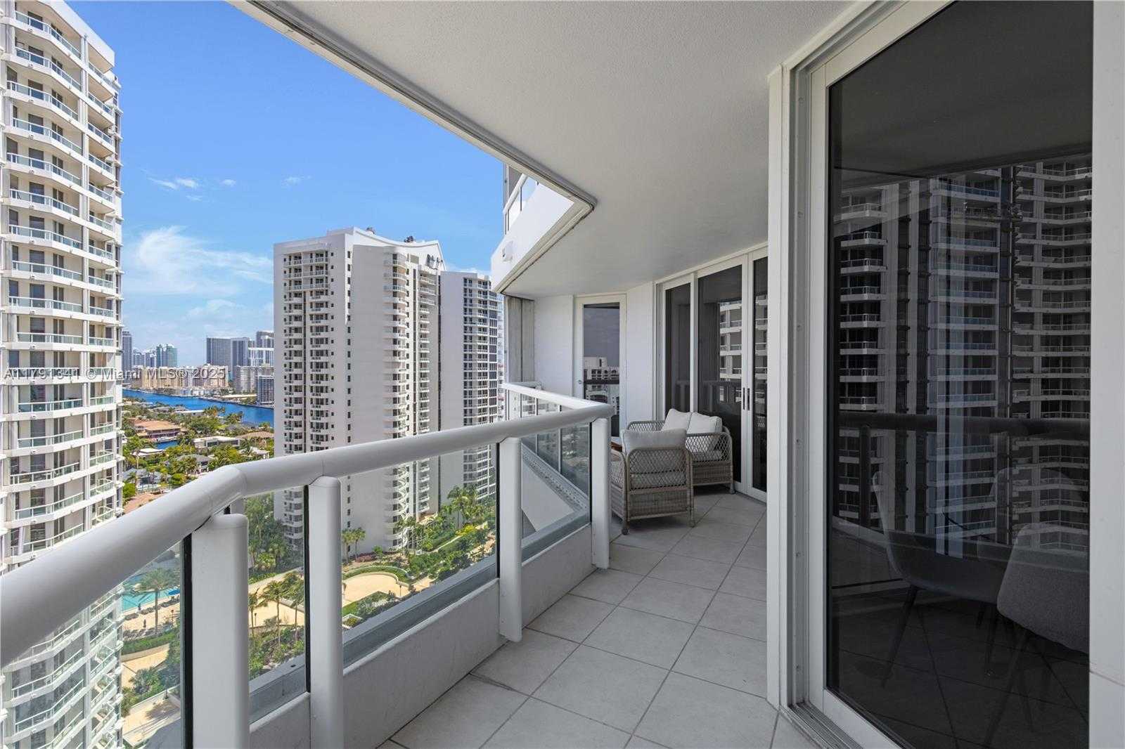 Small Image of 21055 YACHT CLUB DR #2203, Aventura Number 26
